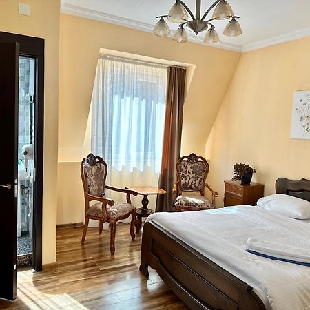 Old Clty Hotel Батуми Экстерьер фото
