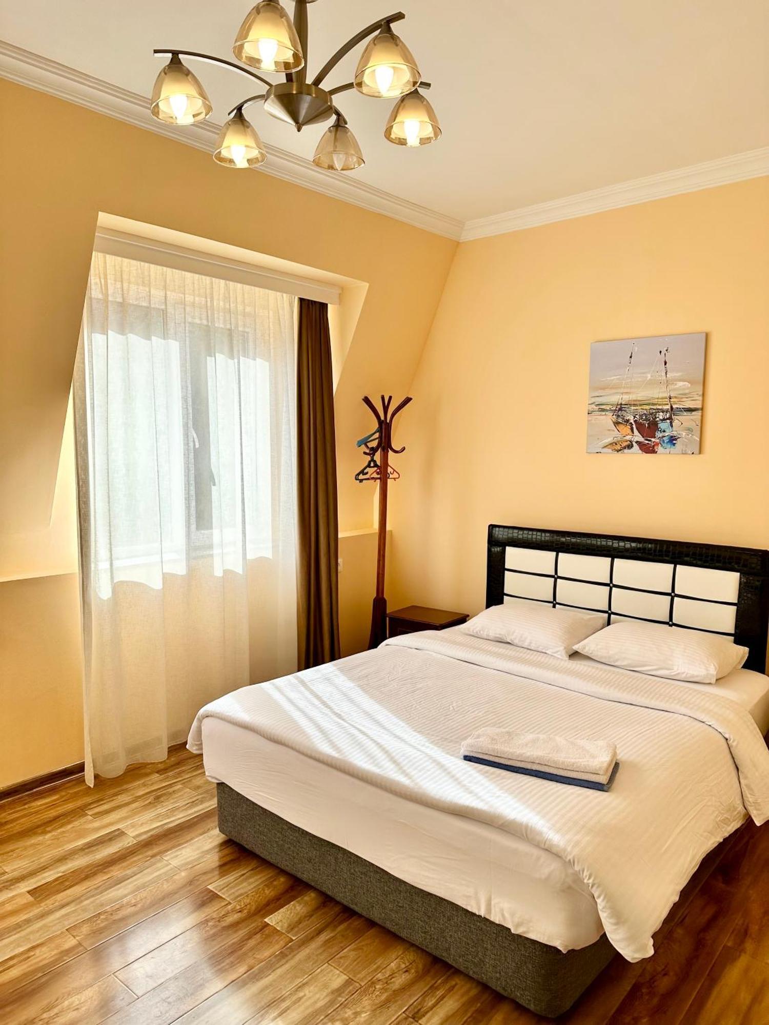 Old Clty Hotel Батуми Экстерьер фото