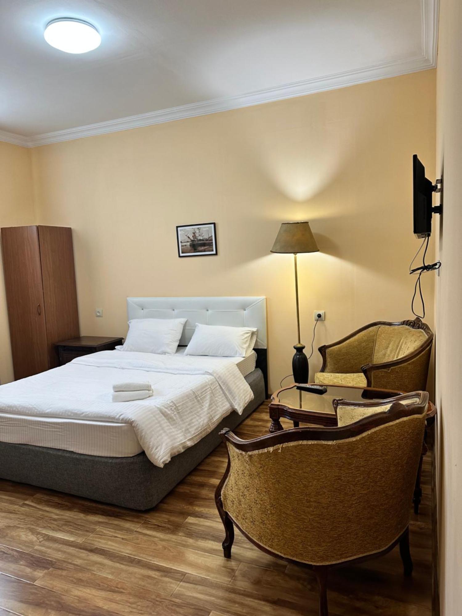 Old Clty Hotel Батуми Экстерьер фото